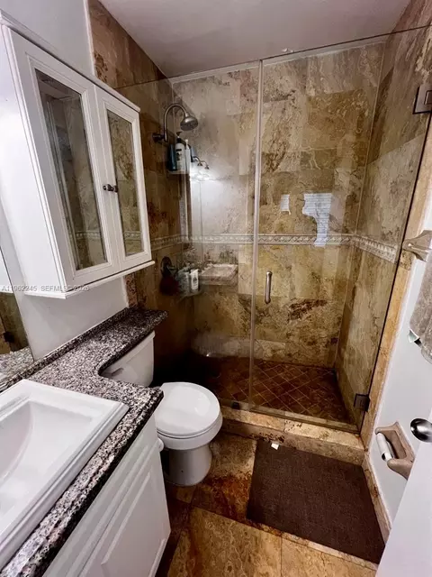 Bath - 2551 W 64th Pl, Hialeah, FL 33016 photo 1 of 5