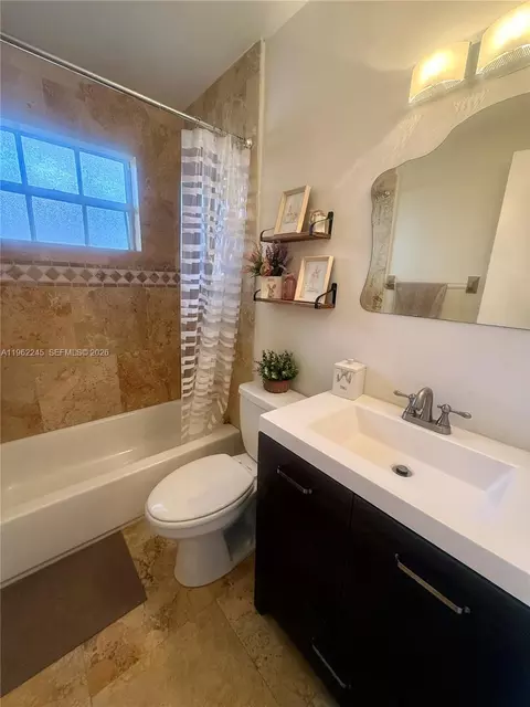 Bath - 2551 W 64th Pl, Hialeah, FL 33016 photo 3 of 5