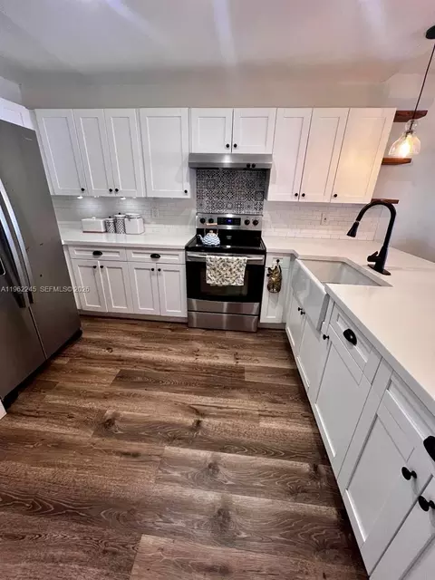 Kitchen - 2551 W 64th Pl, Hialeah, FL 33016 photo 2 of 3