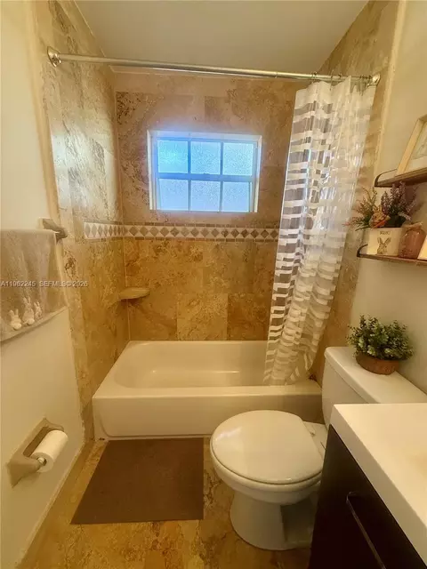 Bath - 2551 W 64th Pl, Hialeah, FL 33016 photo 4 of 5