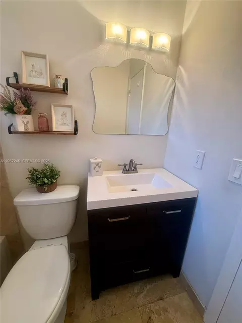 Bath - 2551 W 64th Pl, Hialeah, FL 33016 photo 5 of 5