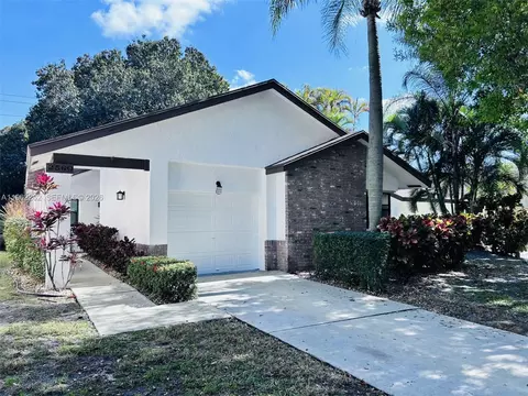 2560 Calamondin Cir, Coconut Creek, FL 33063