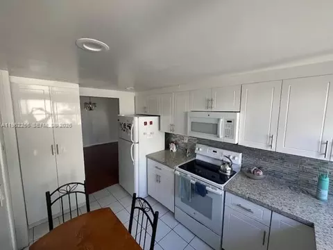 920 NE 199th St #4S, Miami, FL 33179