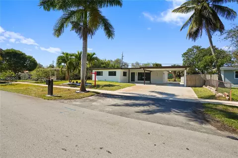 451 SW 38th Ter, Fort Lauderdale, FL 33312