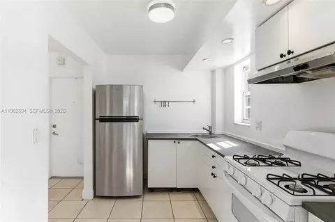 6705 N Kendall Dr #306, Pinecrest, FL 33156