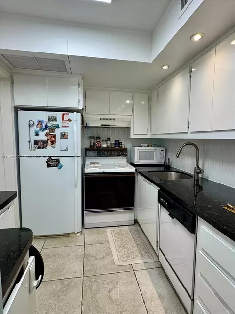 2940 NE 203rd St #213 C, Aventura, FL 33180