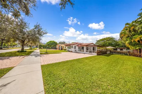 Exterior - 564 De Leon Dr, Miami Springs, FL 33166 photo 15 of 19