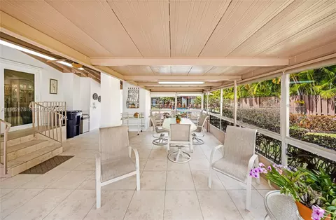 Exterior - 564 De Leon Dr, Miami Springs, FL 33166 photo 5 of 19