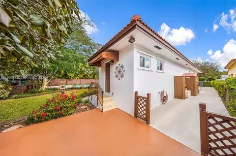 Exterior - 564 De Leon Dr, Miami Springs, FL 33166 photo 10 of 19