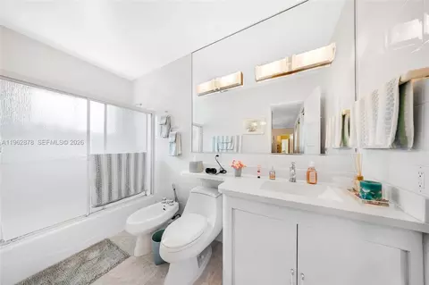 Bath - 564 De Leon Dr, Miami Springs, FL 33166 photo 3 of 3