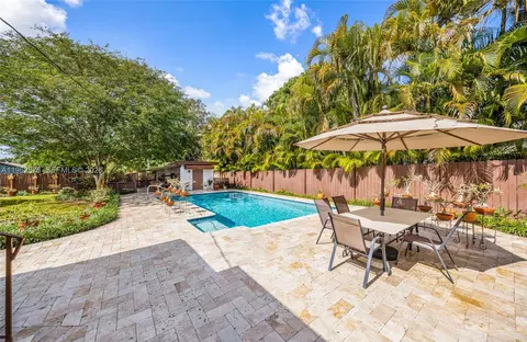 564 De Leon Dr, Miami Springs, FL 33166