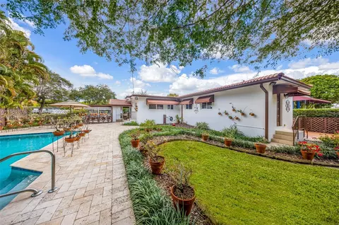 Exterior - 564 De Leon Dr, Miami Springs, FL 33166 photo 9 of 19