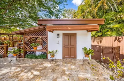 Exterior - 564 De Leon Dr, Miami Springs, FL 33166 photo 13 of 19
