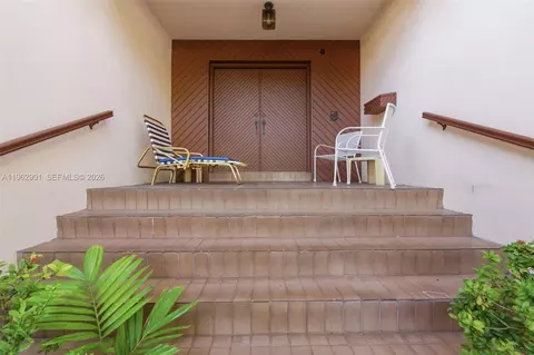 9208 Emerson Ave, Surfside, FL 33154