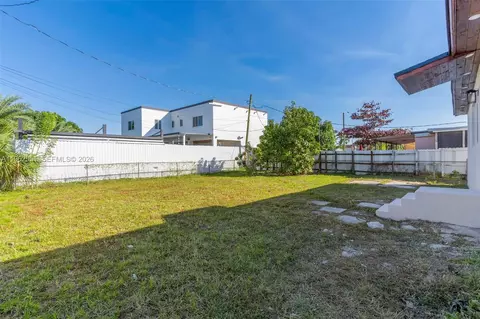 Exterior - 5941 E 6th Ave, Hialeah, FL 33013 photo 4 of 4