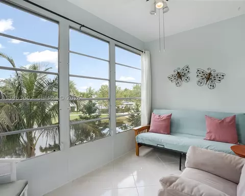 4805 NW 35th St #506, Lauderdale Lakes, FL 33319