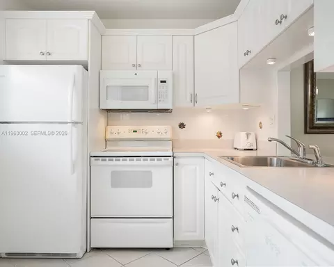 4805 NW 35th St #506, Lauderdale Lakes, FL 33319