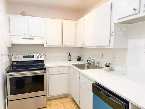 4043 NW 16th St #204, Lauderhill, FL 33313