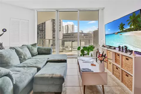 300 S Biscayne Blvd #T-1405, Miami, FL 33131