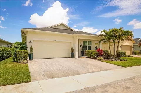 797 SE Bloomfield Rd, Port Saint Lucie, FL 34984