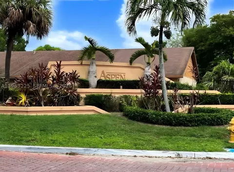 6708 NW 193rd Ter, Hialeah, FL 33015 photo 2