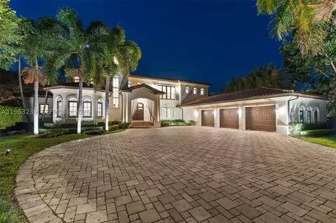 Exterior - 11111 Killian Park Rd, Pinecrest, FL 33156 photo 2 of 16