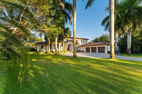 Exterior - 11111 Killian Park Rd, Pinecrest, FL 33156 photo 14 of 16