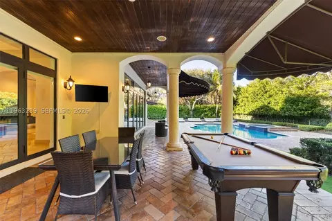 Exterior - 11111 Killian Park Rd, Pinecrest, FL 33156 photo 10 of 16
