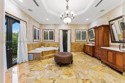 Bath - 11111 Killian Park Rd, Pinecrest, FL 33156 photo 1 of 5