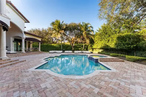 Exterior - 11111 Killian Park Rd, Pinecrest, FL 33156 photo 7 of 16