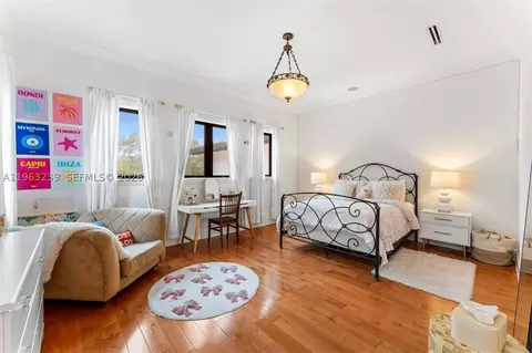 Bedroom - 11111 Killian Park Rd, Pinecrest, FL 33156 photo 5 of 10