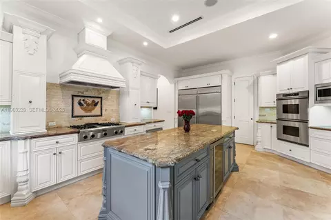 Kitchen - 11111 Killian Park Rd, Pinecrest, FL 33156 photo 3 of 3