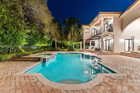 Exterior - 11111 Killian Park Rd, Pinecrest, FL 33156 photo 5 of 16