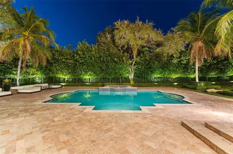 Exterior - 11111 Killian Park Rd, Pinecrest, FL 33156 photo 3 of 12