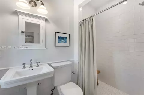 Bath - 465 Hampton Ln, Key Biscayne, FL 33149 photo 7 of 7