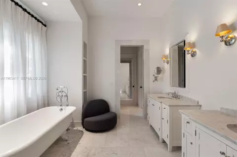 Bath - 465 Hampton Ln, Key Biscayne, FL 33149 photo 6 of 7