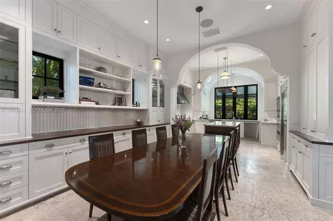 Kitchen - 465 Hampton Ln, Key Biscayne, FL 33149 photo 2 of 6
