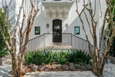 Exterior - 465 Hampton Ln, Key Biscayne, FL 33149 photo 4 of 5