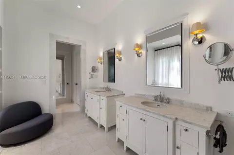 Bath - 465 Hampton Ln, Key Biscayne, FL 33149 photo 5 of 7