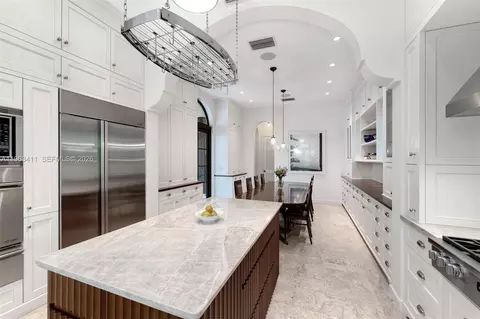 Kitchen - 465 Hampton Ln, Key Biscayne, FL 33149 photo 3 of 6