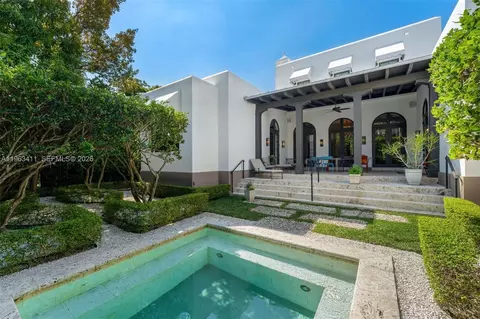 Exterior - 465 Hampton Ln, Key Biscayne, FL 33149 photo 3 of 5