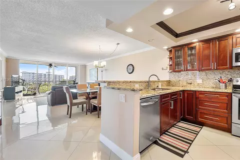 2940 N Course Dr #712, Pompano Beach, FL 33069