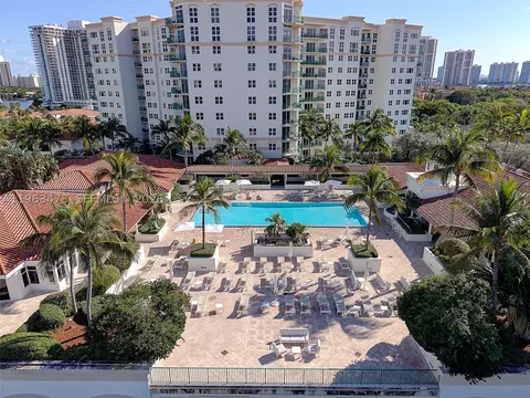 20000 E Country Club Dr #716, Aventura, FL 33180