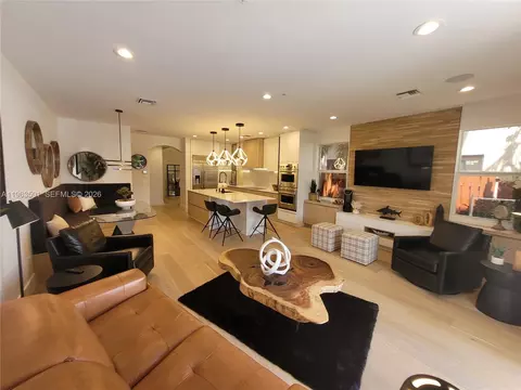 1372 Bayview Dr, Fort Lauderdale, FL 33304