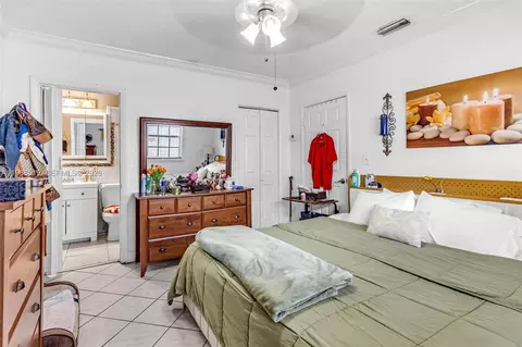 5574 SW 3rd St, Miami, FL 33134