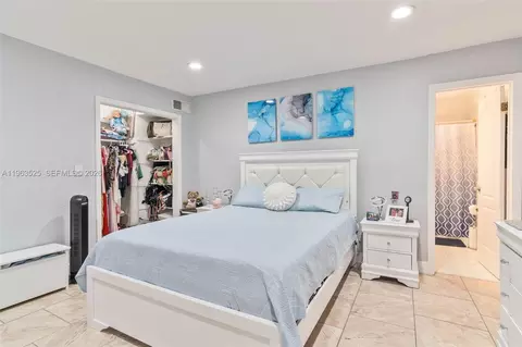 Bedroom - 7184 W 2nd Ct, Hialeah, FL 33014 photo 3 of 6