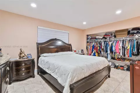 Bedroom - 7184 W 2nd Ct, Hialeah, FL 33014 photo 4 of 6