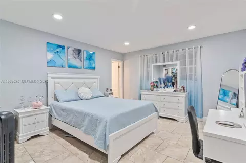 Bedroom - 7184 W 2nd Ct, Hialeah, FL 33014 photo 1 of 6