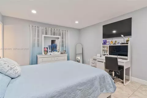 Bedroom - 7184 W 2nd Ct, Hialeah, FL 33014 photo 2 of 6