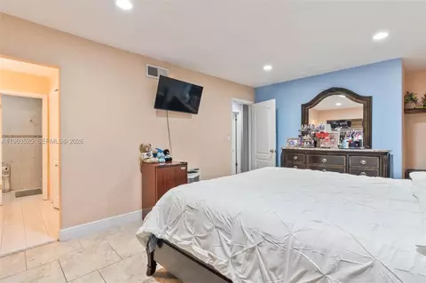 Bedroom - 7184 W 2nd Ct, Hialeah, FL 33014 photo 6 of 6
